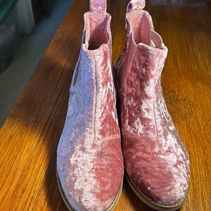3/$25 Tom’s Rose Velvet “Ella”  Slip-On Boots. Chelsea Boot. Size 6.5